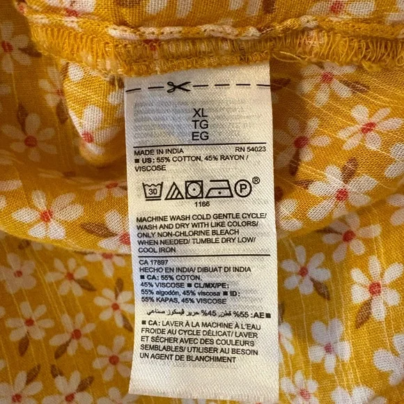 Old Navy Floral Sleeveless Button Up Blouse Size XL in Excellent Condition - Picture 5 of 7